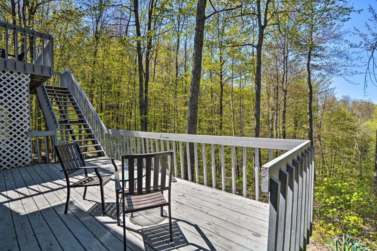 Resort-Style Harbor Springs Home With 2 Decks! Eksteriør bilde