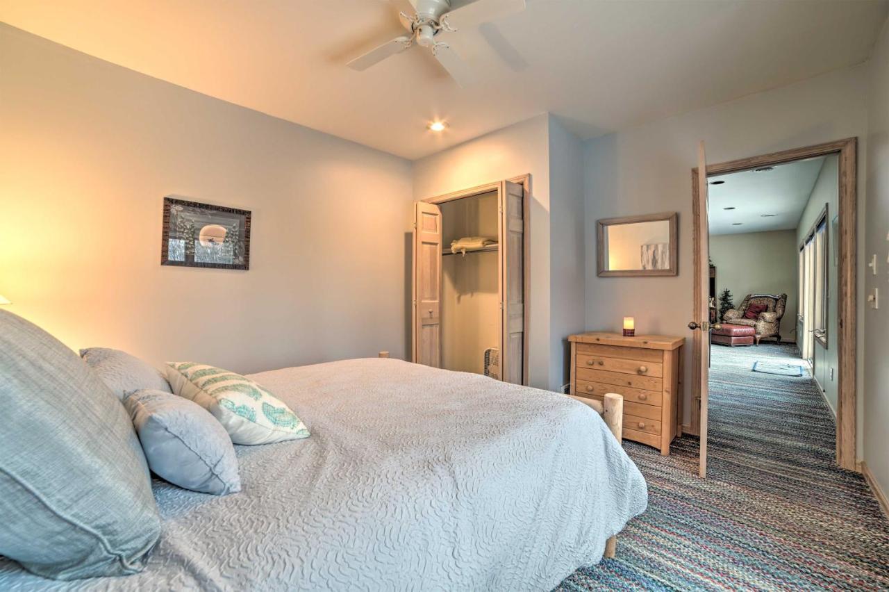 Resort-Style Harbor Springs Home With 2 Decks! Eksteriør bilde