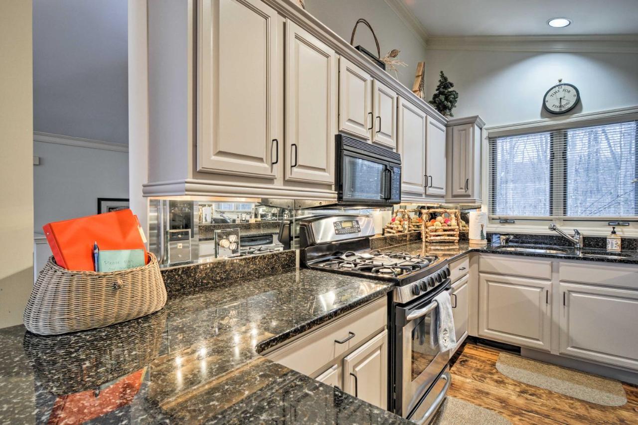 Resort-Style Harbor Springs Home With 2 Decks! Eksteriør bilde