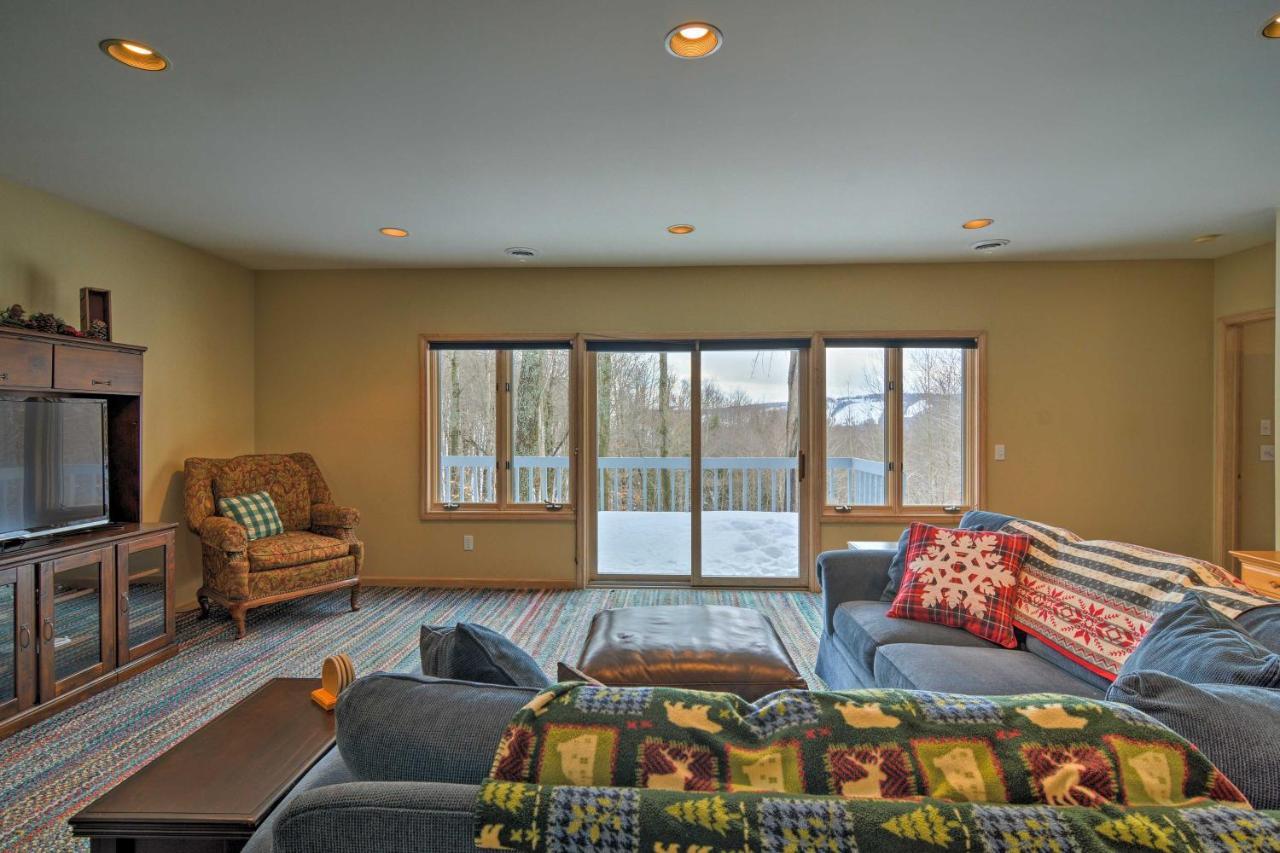 Resort-Style Harbor Springs Home With 2 Decks! Eksteriør bilde