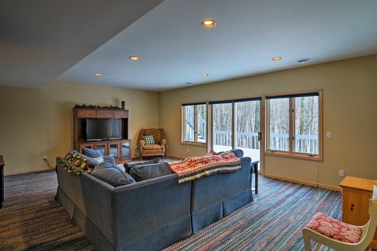 Resort-Style Harbor Springs Home With 2 Decks! Eksteriør bilde