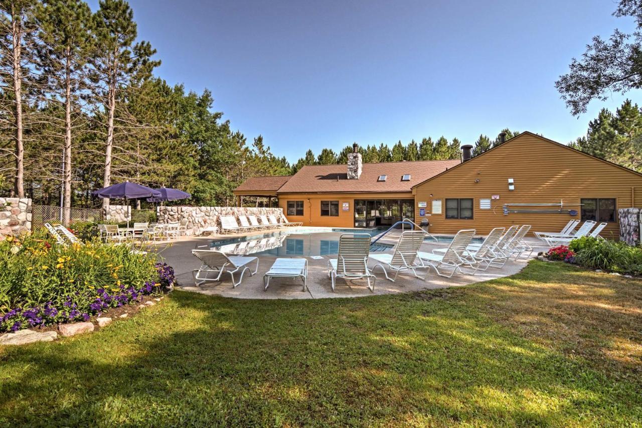 Resort-Style Harbor Springs Home With 2 Decks! Eksteriør bilde
